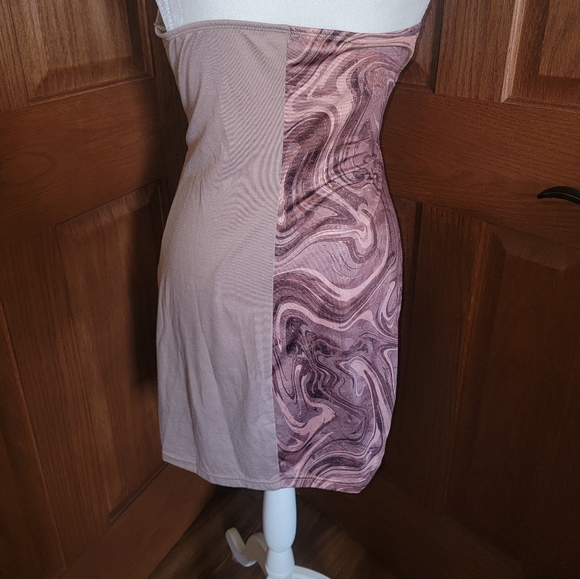 Large Strapless Bodycon Dress - Picture 5 of 5